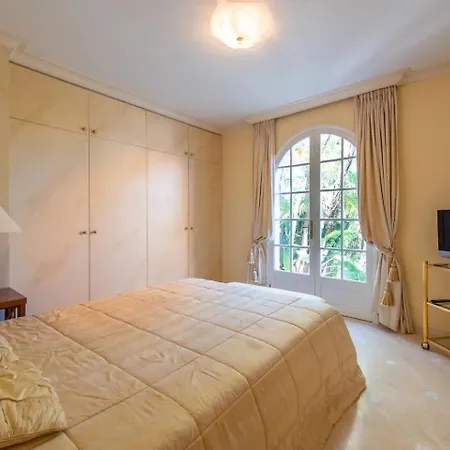 Villa De Luxe A Cap-d'ail Saint-Antoine (Alpes-Maritimes)