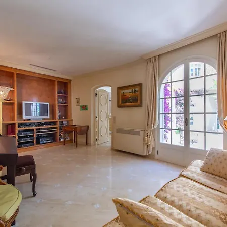 De Luxe A Cap-d'ail Villa *