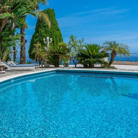 De Luxe A Cap-d'ail Villa
