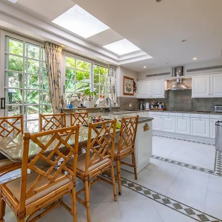 Villa De Luxe A Cap-d'ail Saint-Antoine (Alpes-Maritimes)