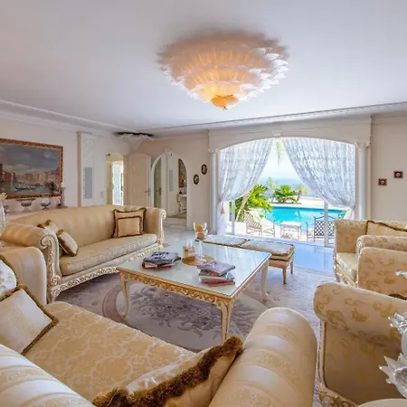 De Luxe A Cap-d'ail Villa