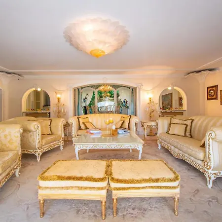 De Luxe A Cap-d'ail *